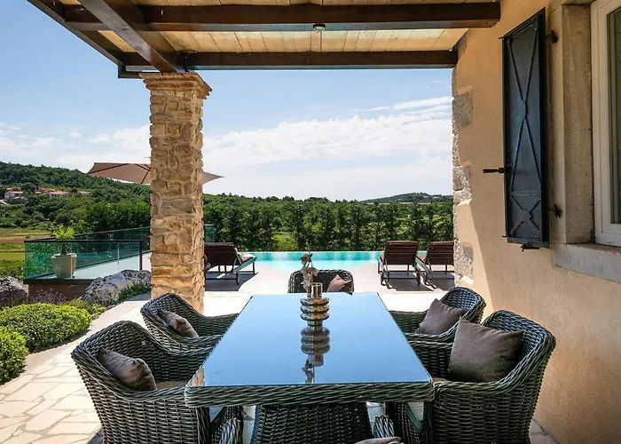 Amneris Semesterbostad