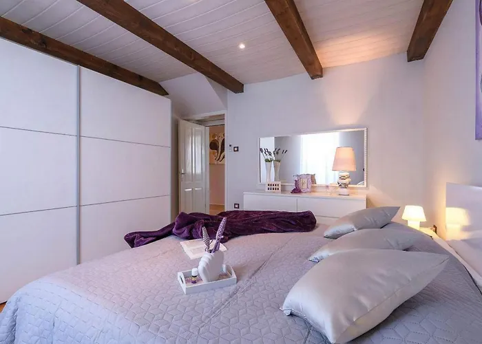 Amneris Semesterbostad *