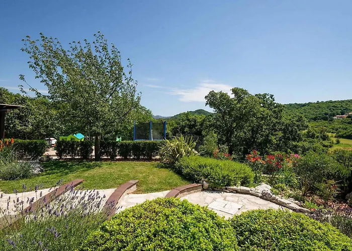 펜션 Amneris 라빈